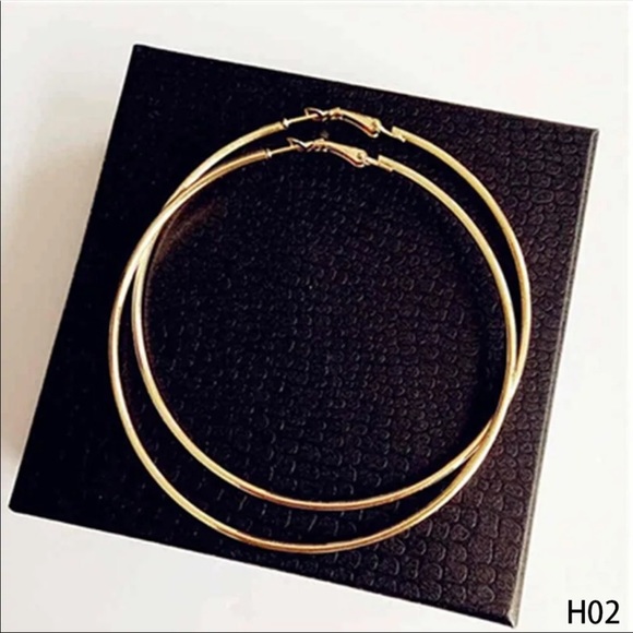 New 18k gold plated big hoop women’s earrings - Picture 2 of 2